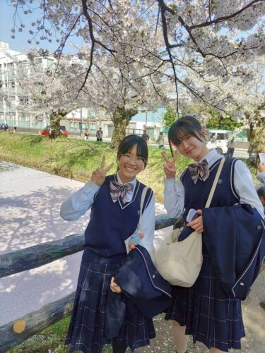 弘前城桜祭り見学に行ってきました！！《３学年春季遠足》